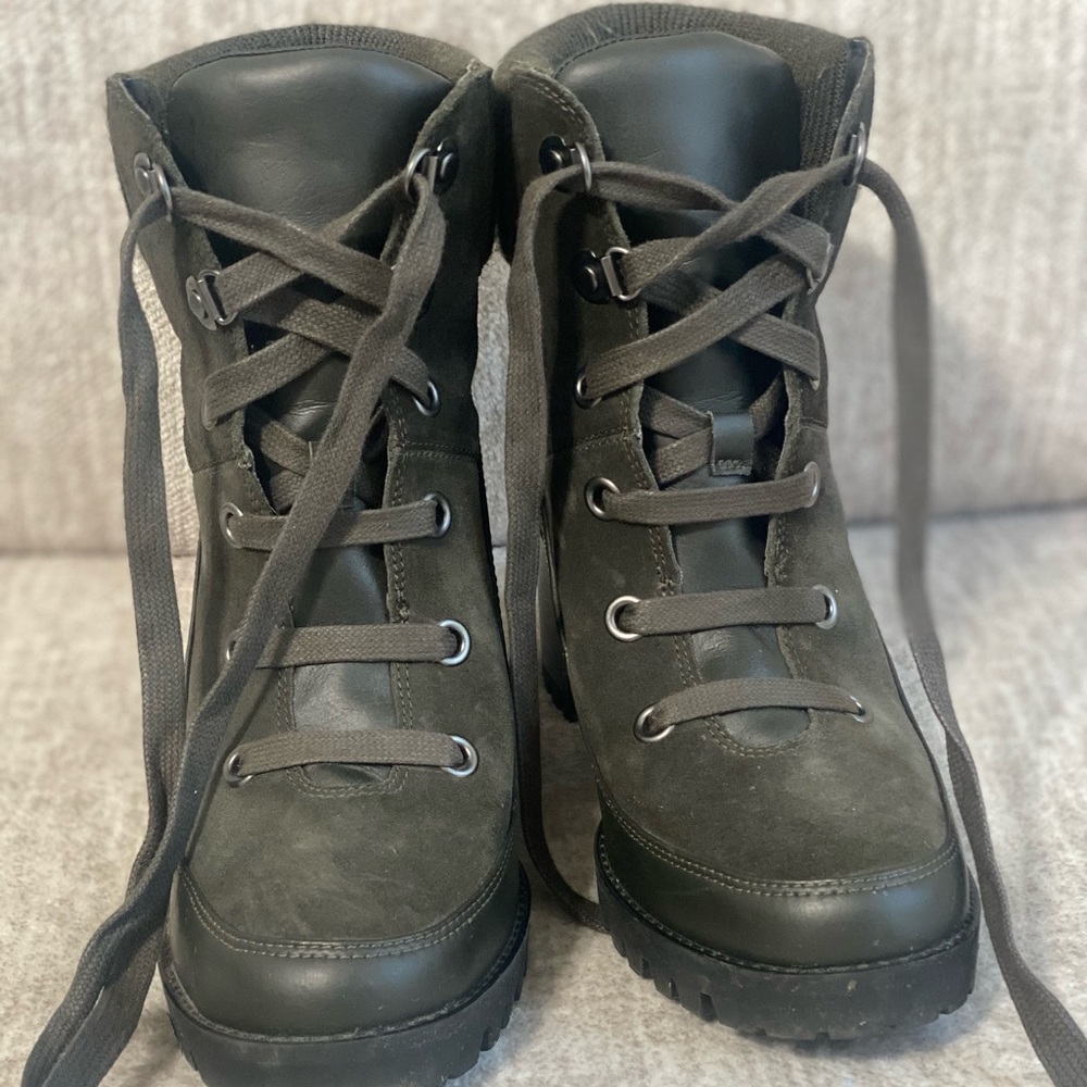 UGG Redwood Boot, Olive Green, Women’s 8.5
